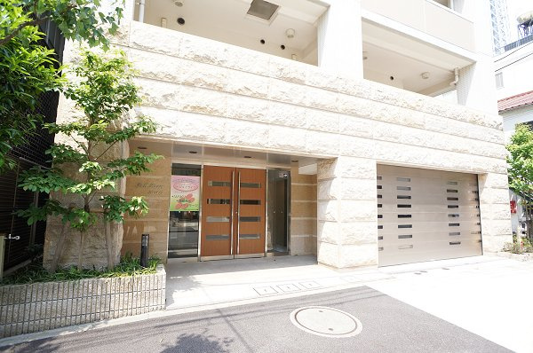 Full House Narihiraのエントランス|エントランスは広くてきれい♪