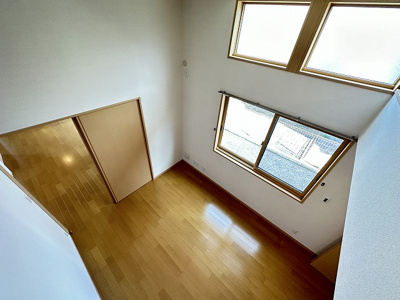 【展望】 | カスターニャ | ロフトからの景観です！天井が高く開放感のある洋室6帖のお部屋です☆
