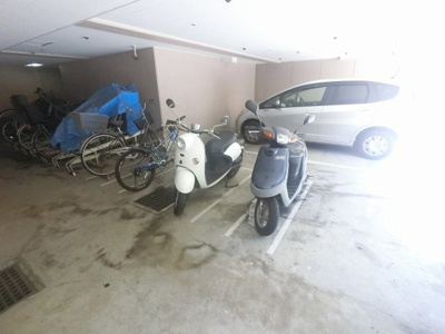 【その他共用部分】 | セザール下永谷 | バイク置場です。