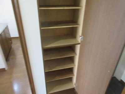 ロザーンジュ堀川の洗面所|下駄箱