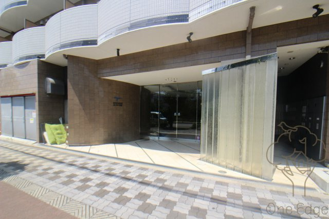 セレニテ新大阪弐番館のエントランス