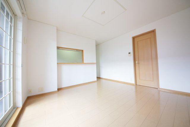 メゾン　ラダーの居間・リビング