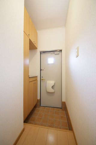 メゾン　ラダーの玄関