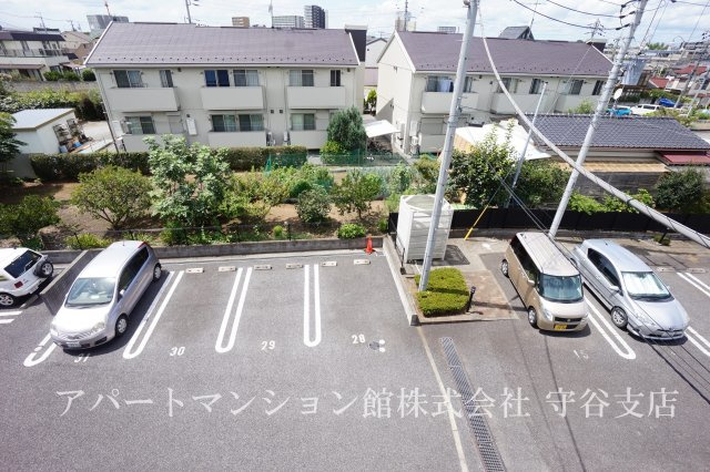 ヴァン・ボヌールⅡの駐車場