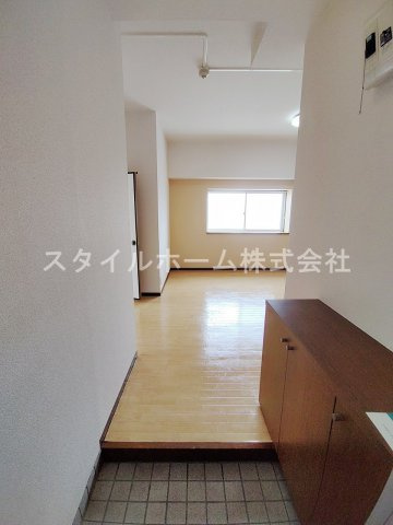 【玄関】 | ボナールⅢ | 収納もある玄関です