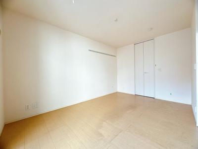 【居間・リビング】 | Ｊ－ｒｏｏｍ | ※クリーニング前のお部屋です