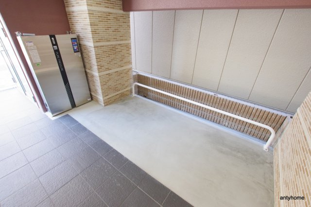 セゾンラトゥールMIYAKOJIMA 仲介手数料無料の駐車場