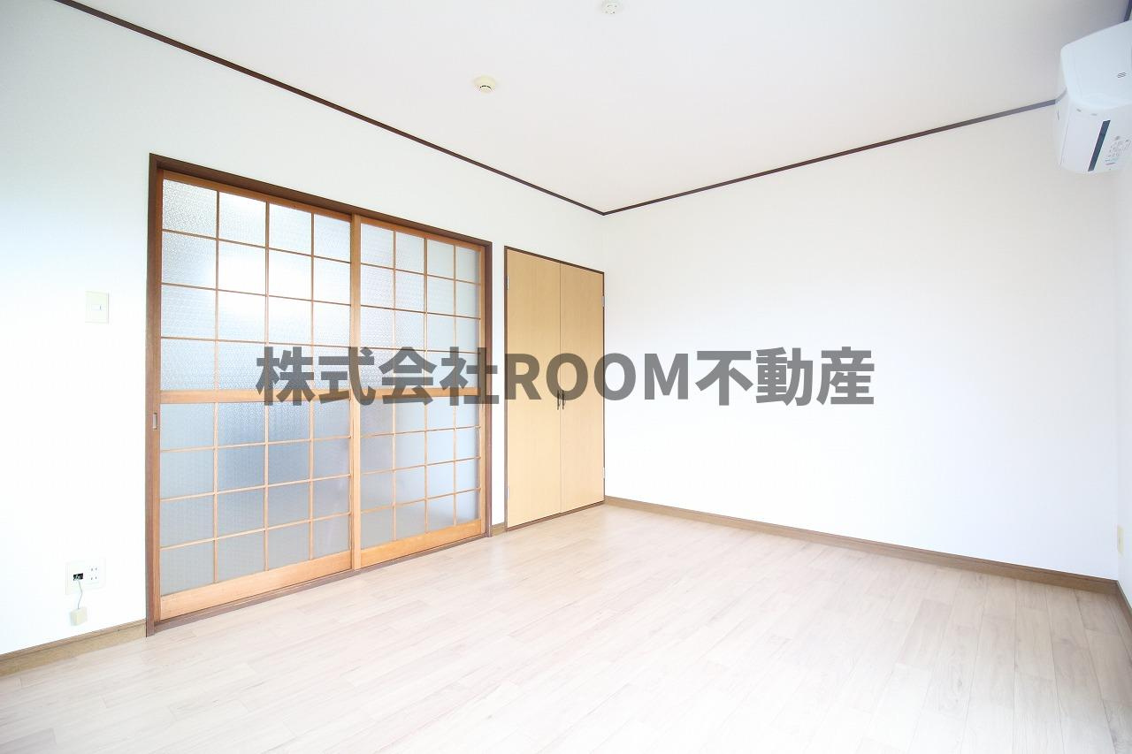 シャルテ都城Ⅱの居間・リビング|こちらのリビングで趣味の時間をお楽しみください