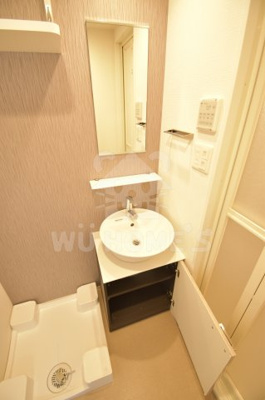 【その他】 | エスリード大阪梅田リュクス | 独立洗面台、小物を置くことができて便利です