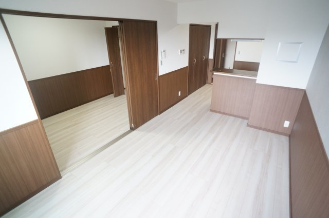 アンプルールフェールエタンセルマン昆陽の居間・リビング