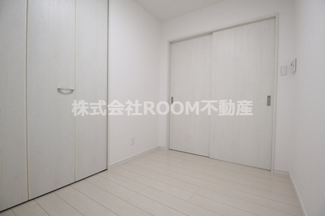 ルーチェ吉尾の洋室|明るい洋室です