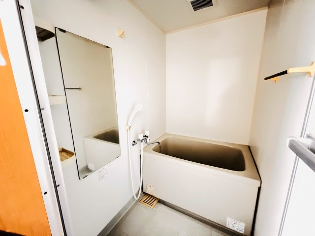 リバティー室岡の浴室