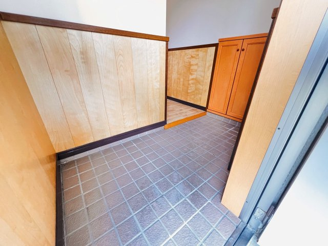 リバティー室岡の玄関