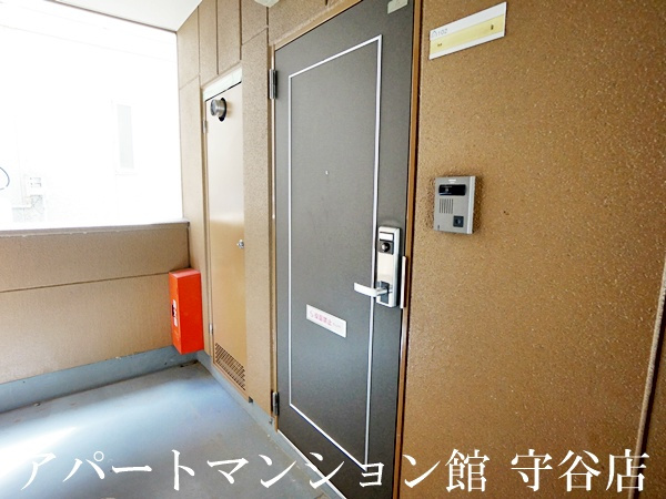 アルファビレッジ豊岡の玄関