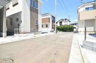 【前面道路含む現地写真】 | 北西側幅員4.23ｍ～4.38ｍ公道