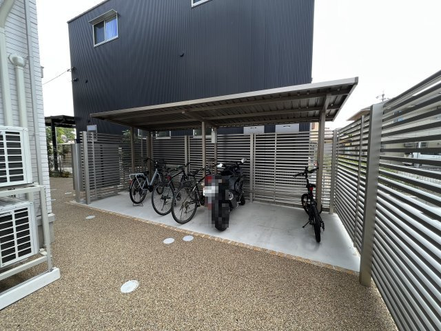セジュール中部公園のその他共用部分|入居者専用の駐輪場です。