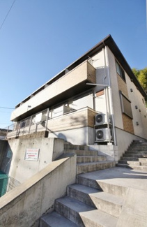 【外観】 | サンシャインテラス　　　館銘とおりの陽当り良好アパートメントです