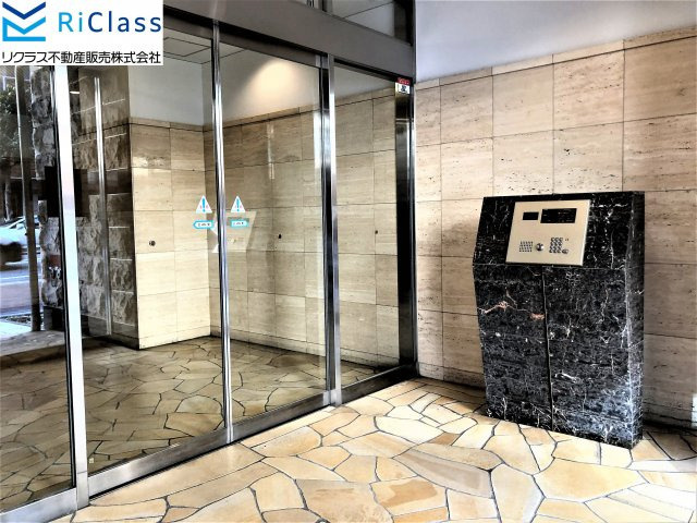 プレサンス神戸みなと元町のエントランス|毎日通るエントランスはこのようになっています