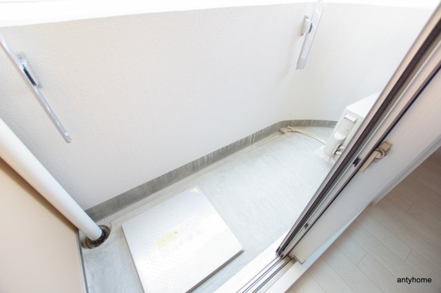 メゾニティクイーン阿波座 仲介手数料無料のバルコニー