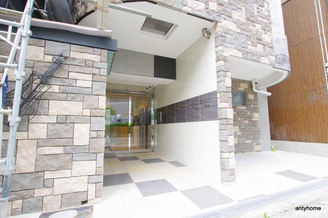 メゾニティクイーン阿波座 仲介手数料無料のエントランス