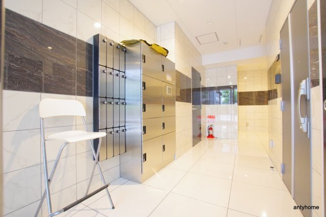 メゾニティクイーン阿波座 仲介手数料無料のロビー