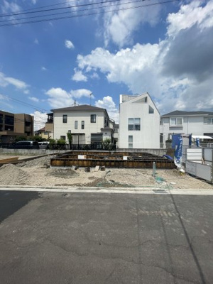 【前面道路含む現地写真】 | 仲介手数料無料　日野市日野新築戸建て２棟　１号棟