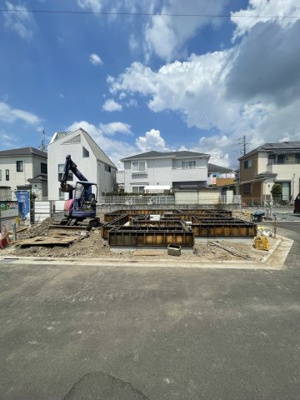 【前面道路含む現地写真】 | 仲介手数料無料　日野市日野新築戸建て２棟　１号棟