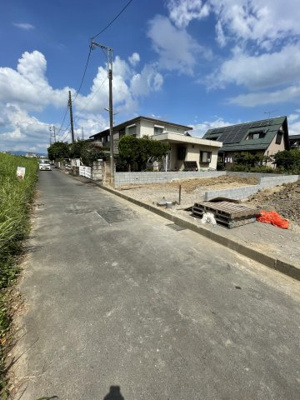 【前面道路含む現地写真】 | 仲介手数料無料　日野市西平山2丁目新築戸建て2棟　2号棟