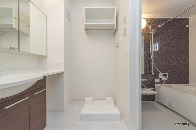 イストワール宇木の洗面所|室内洗濯機置き場