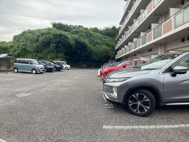 キャッスル常滑　東棟の駐車場