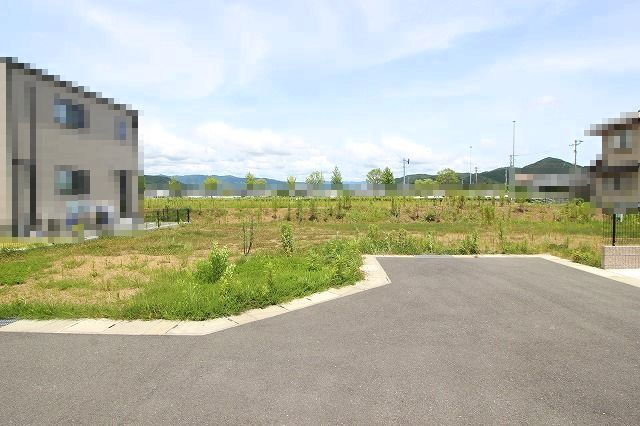 土佐市高岡字摺木分譲地 13号地  売土地 の前面道路含む現地写真