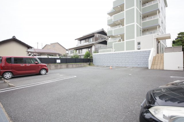 ステューディオ・Ｋ・ヴェルデの駐車場