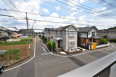 【展望】 | 小平市栄町第3　1号棟 | 景色を遮るものがないと、陽の光を長い時間浴びられます。空気も澄んでいるように感じますね。