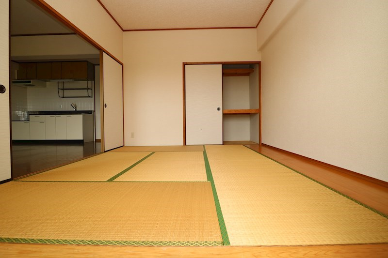 グランヴェルデ【キャッシュバック対象物件】の寝室|広くて明るい寝室