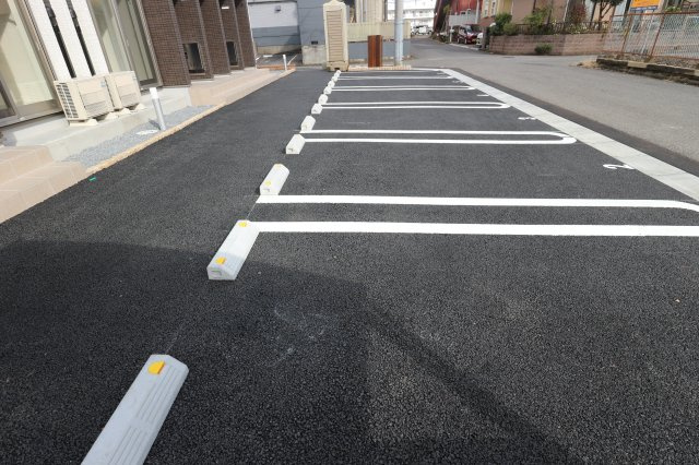 ラ・シーヌⅡの駐車場