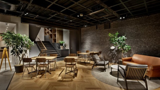 【ロビー】 | 約７０㎡のシェアキッチン付きラウンジスペース
土日祝は利用者参加型イベント会場として