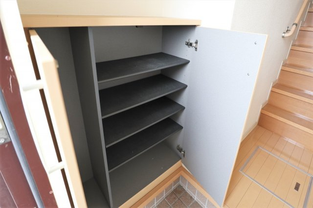 パッサーレ　弐番館の玄関