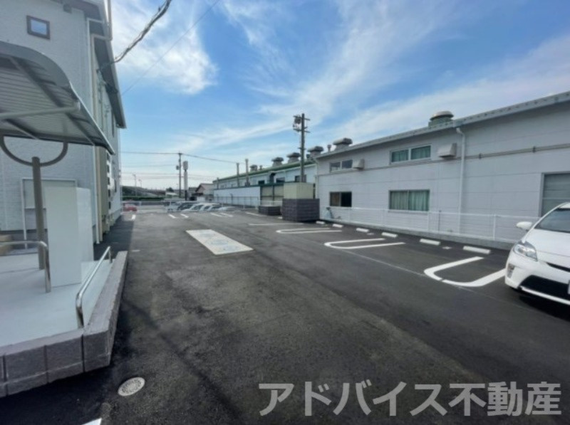 八女市龍ケ原のアパートの駐車場