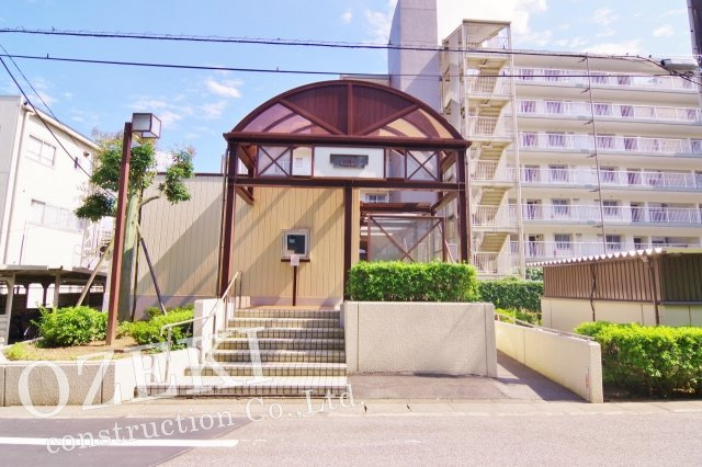 せんげん台サンライトマンション中央三番館のエントランス