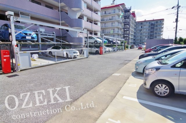 ライオンズマンションせんげん台の駐車場