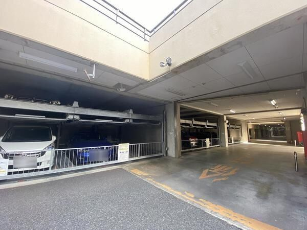 リベーラガーデンH棟（ウエストウイング）の駐車場