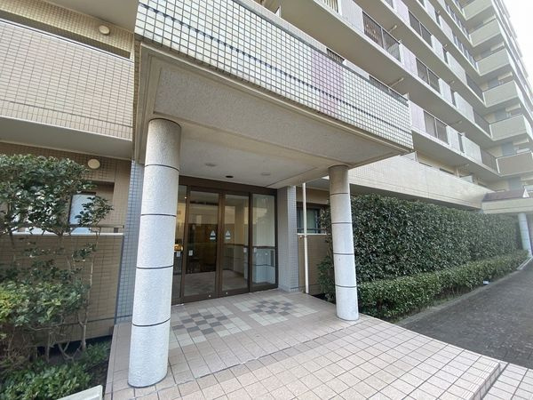 リベーラガーデンH棟（ウエストウイング）のエントランス
