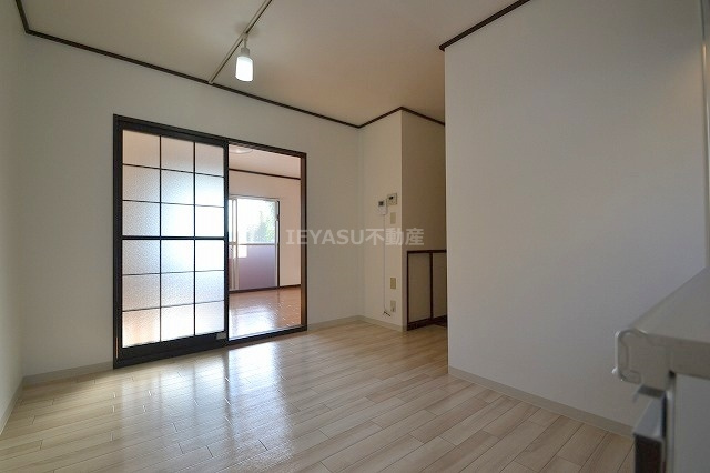 広島市西区庚午中４丁目のアパートの居間・リビング