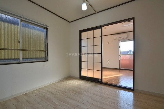 広島市西区庚午中４丁目のアパートの居間・リビング