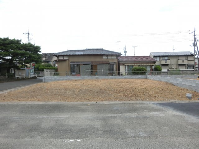 鴻巣市稲荷町の売地の前面道路含む現地写真