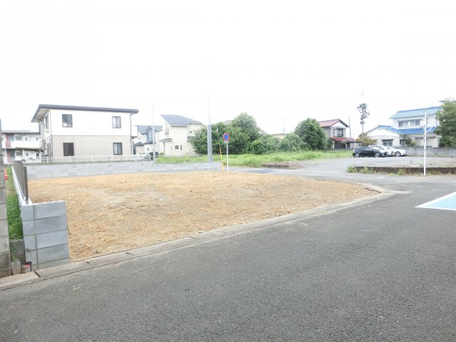 鴻巣市稲荷町の売地の前面道路含む現地写真