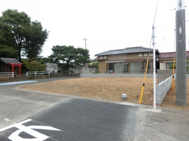 鴻巣市稲荷町の売地の前面道路含む現地写真