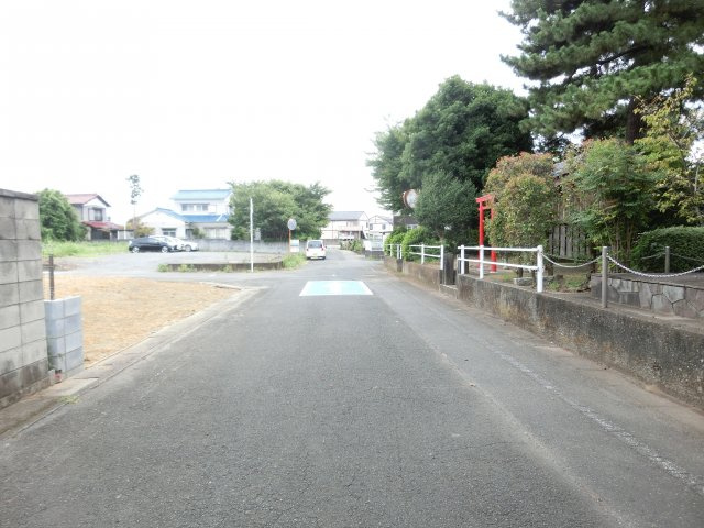 鴻巣市稲荷町の売地の前面道路含む現地写真