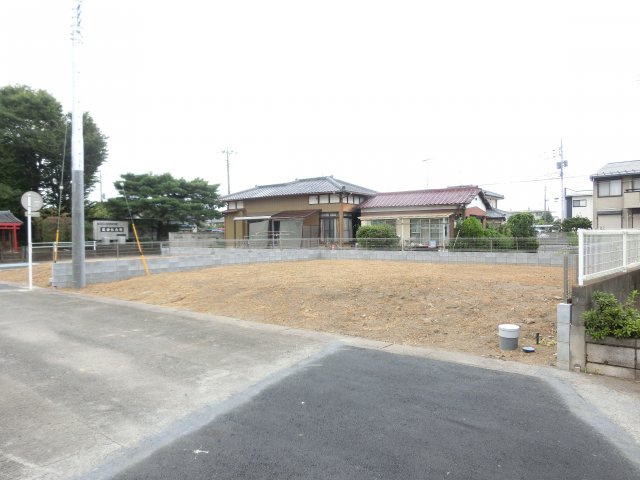 鴻巣市稲荷町の売地の前面道路含む現地写真