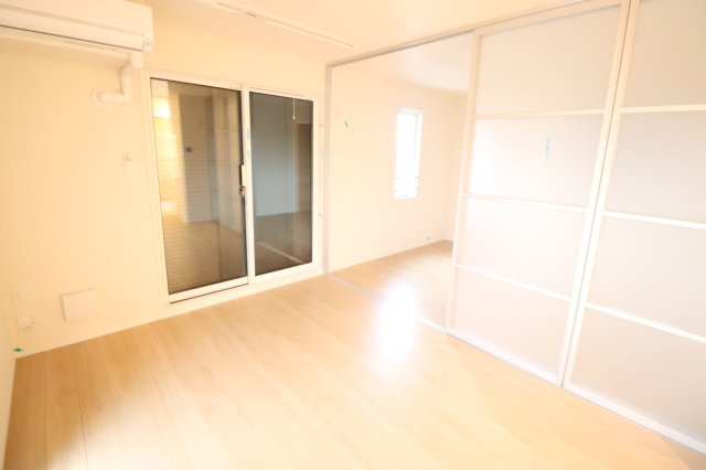 アムール太田Ⅲの居間・リビング|同間取り別号室の写真です。現況優先となります。